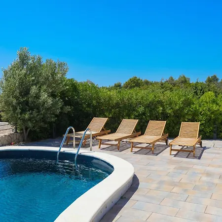 شقة Zecevo Rtic 8366a روغوزنيكا